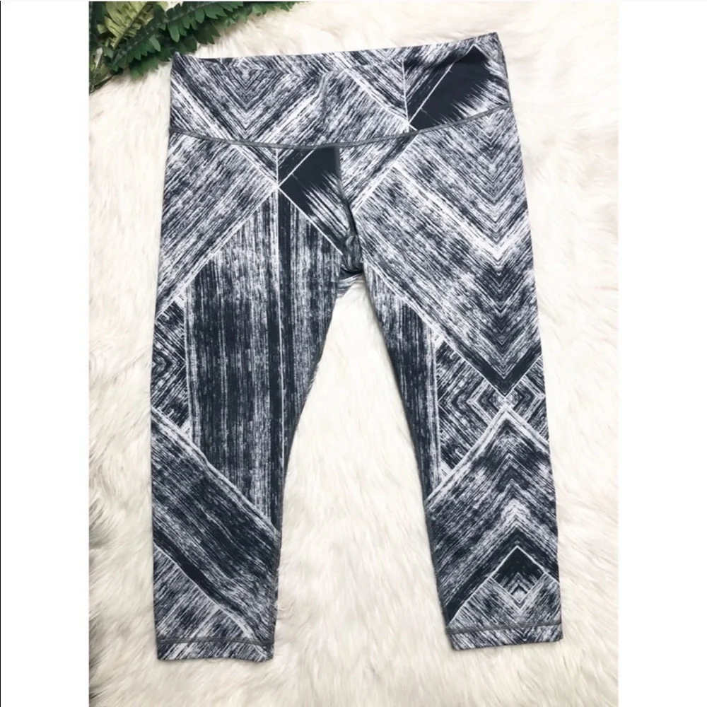 Lululemon Geometric Crops